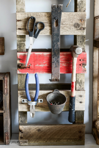 How to Organize a Shed 7 pallet organizer