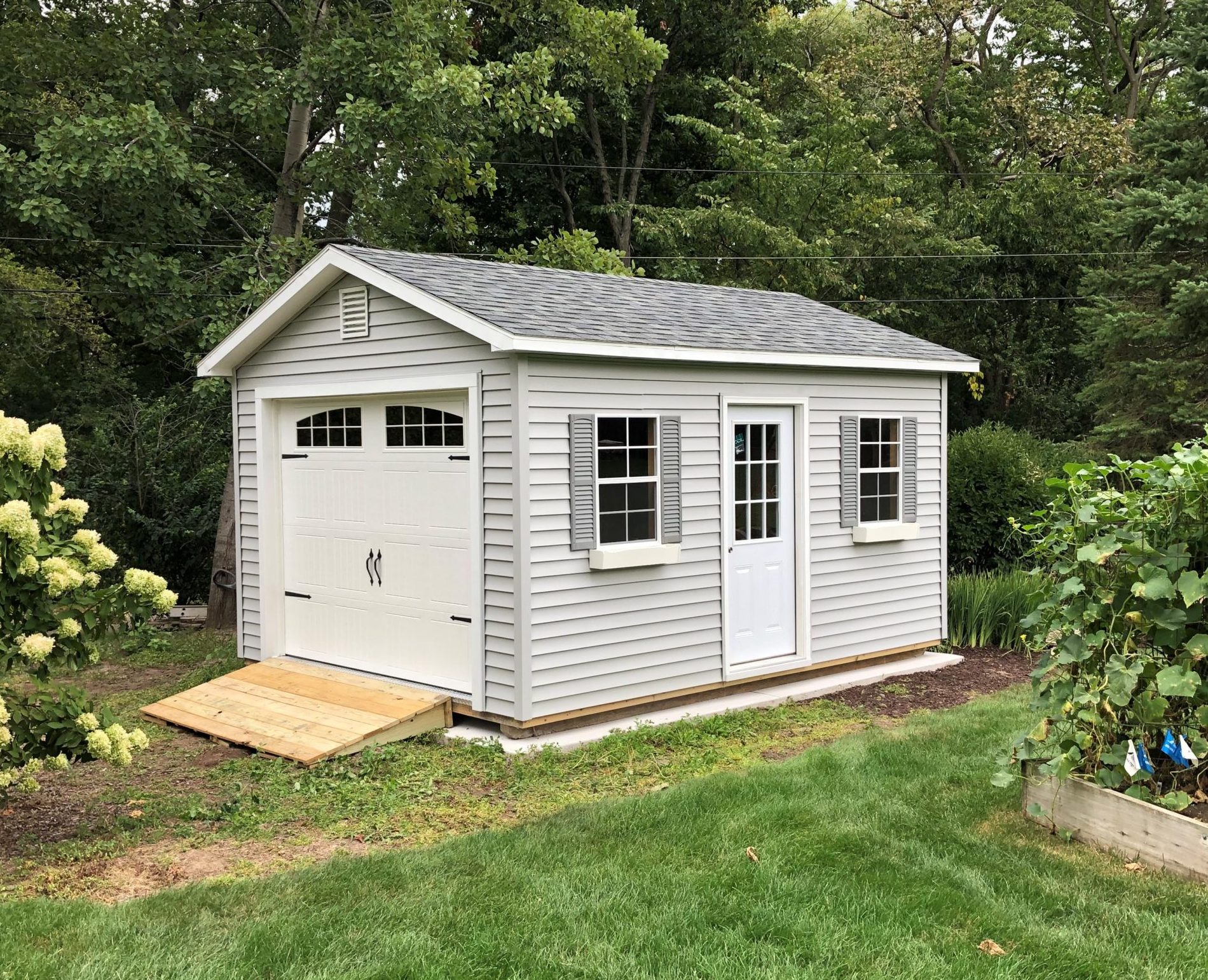 Sterling Gray Vinyl & Estate Gray Shingles